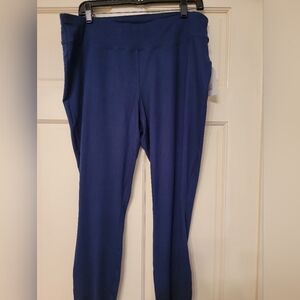 NWT Studio Women's Navy Leggings